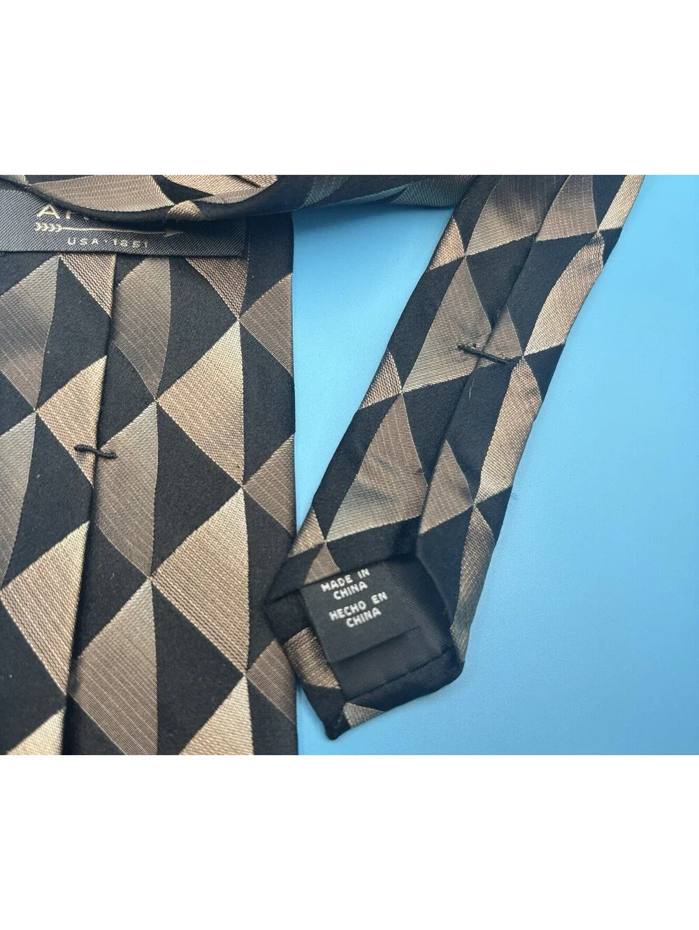ARROW USA 1851 Black, Silver Geometric Neat 100% Silk Tie rn 121148